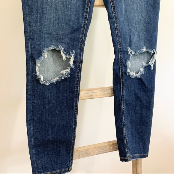 Free People High Rise Busted Knee Skinny Jean Dark Blue W30 NWT - Picture 6 of 12